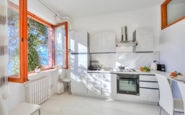 Sunny Apartment Lake View Laveno