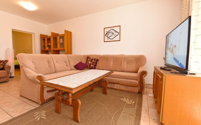 Apartment 1562