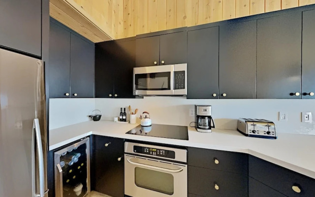 Beautifully remodeled 3 Bedroom Condo