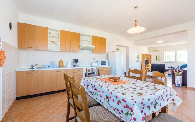 Beautiful Home in Barbat-rab With Wifi and 2 Bedrooms