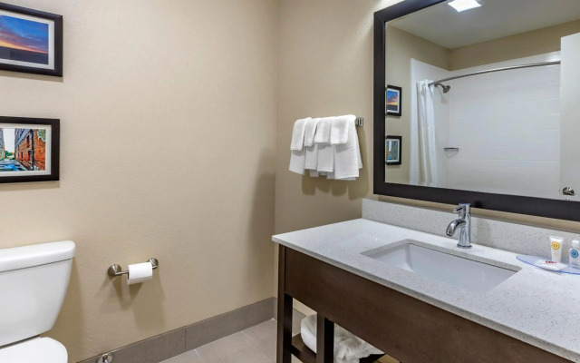 Comfort Inn & Suites Spring Lake - Fayetteville near Fort Bragg