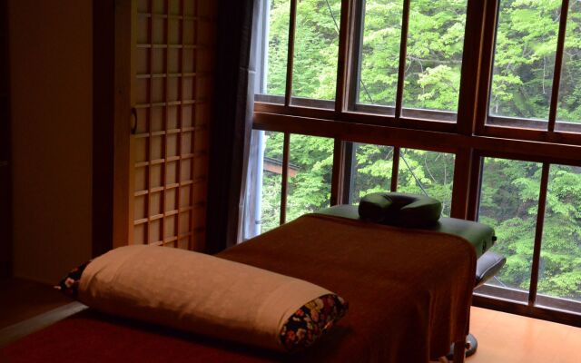 Shirahone Onsen Tsuruya Ryokan