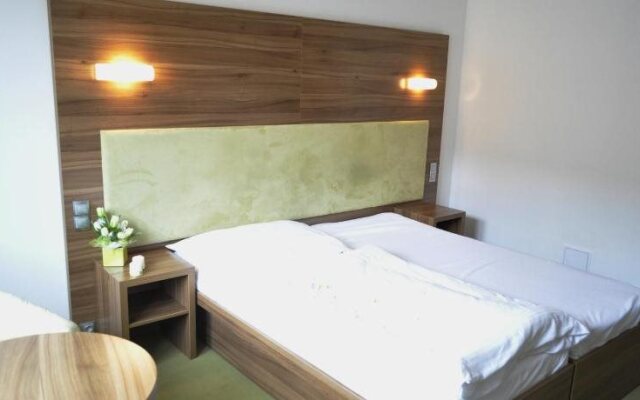 Hotel Monde