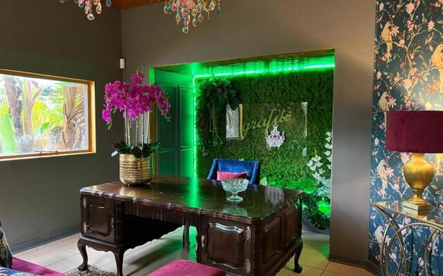 Grafiti Boutique Hotel