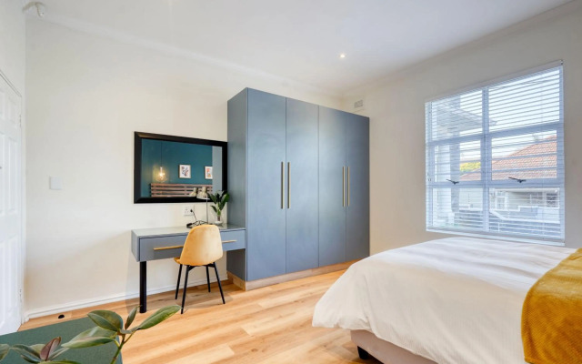 Hampton Collection - Charming 5 Sleeper Apartment with Pool