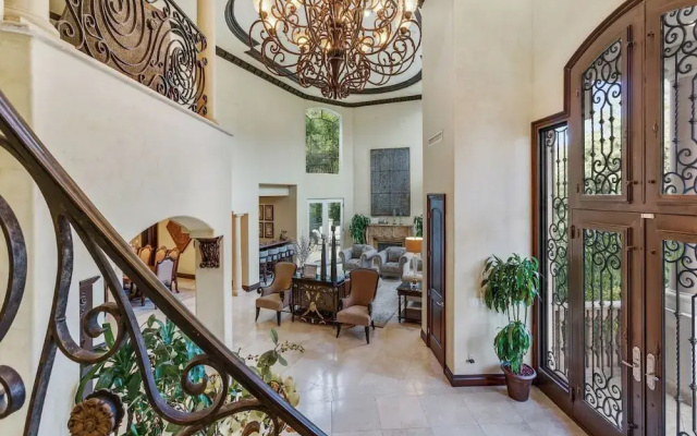 Robmar Mansion - Beverly Hills Mediterranean Estate With Pool & Sport Court