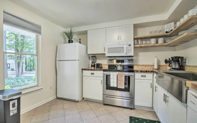 Walk to Dtwn & Breweries: Townhome in Cary!