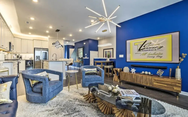 Sleek Durham Townhome Near Dtwn w/ Balcony!