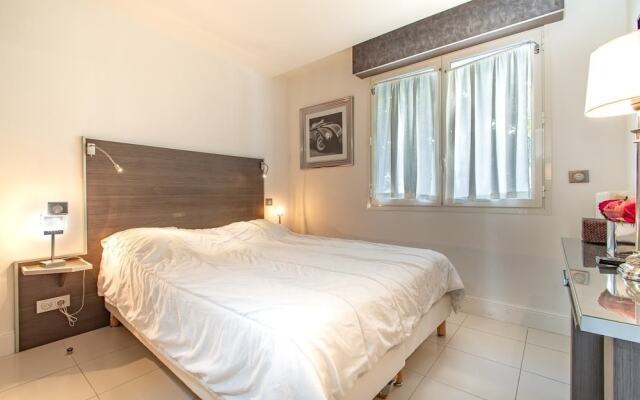 Irina Croisette Cannes