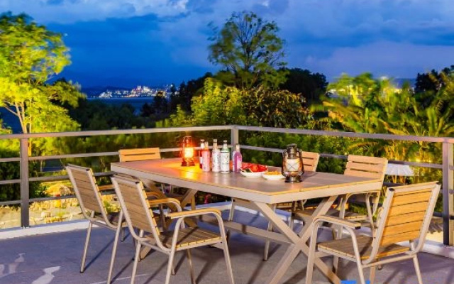 zhao ri xian yun Seaview Hotel