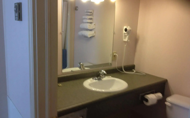 Seawinds Motel & Cottages