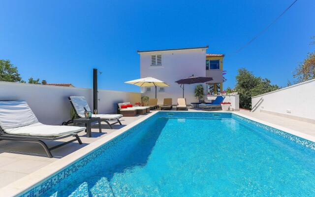 Villa with private pool and sea view