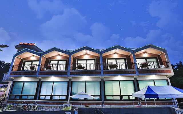 Yeongheungdoat the Seaside Pension