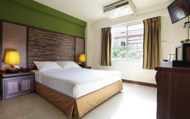 Rambuttri Village Inn & Plaza