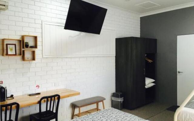 Gin Gin Village Motor Inn Motel