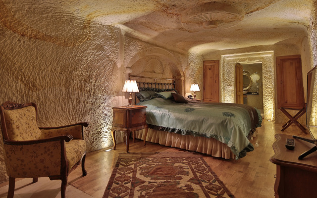 Golden Cave Suites