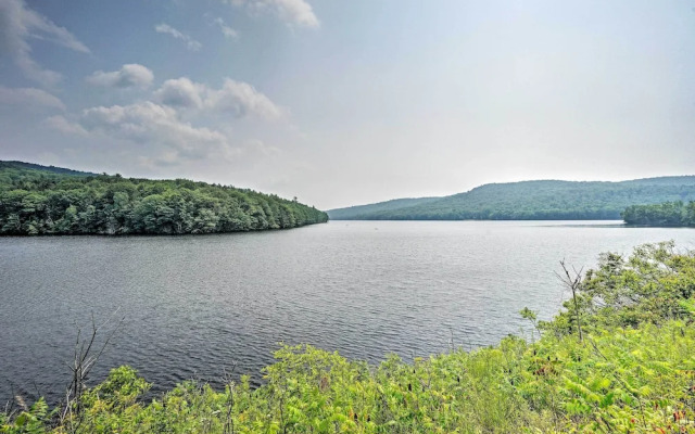 Cozy Treetop Hideaway Near Harriman Reservoir!