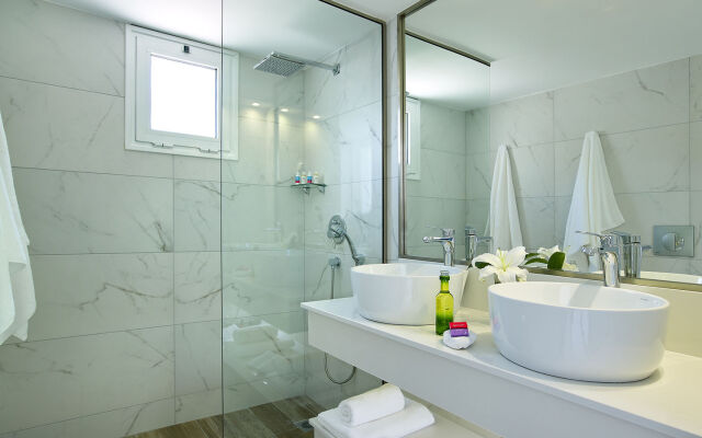 Dimitra Beach Hotel & Suites