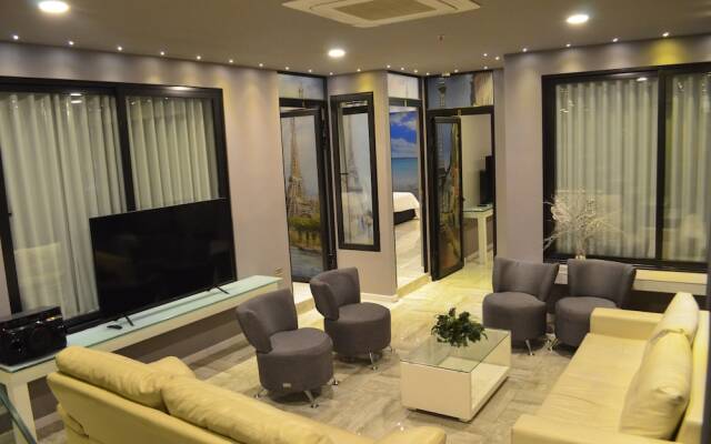 Hotel Paris Luxury Suites