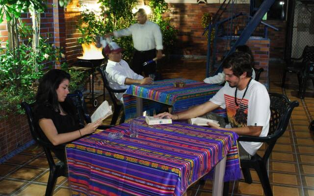 Guayaquil Hostel Suites Madrid