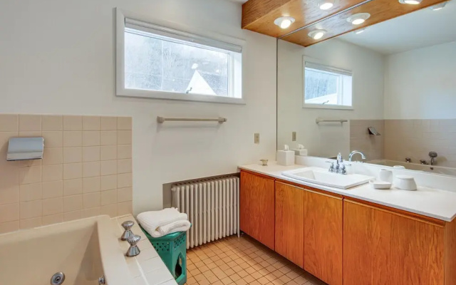 Charming & Spacious Olean Home w/ 2 Fireplaces