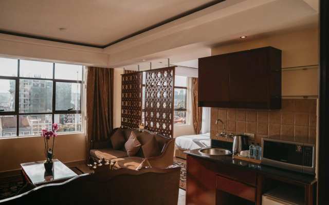 Saab Royale Hotel