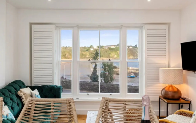 Midnight - Sea Views Town Centre