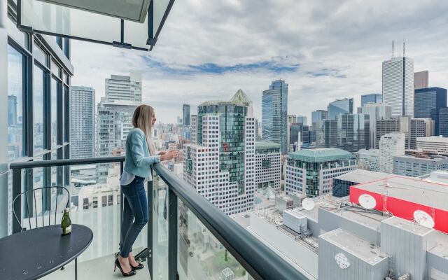 Noel Suites - John and Front St West