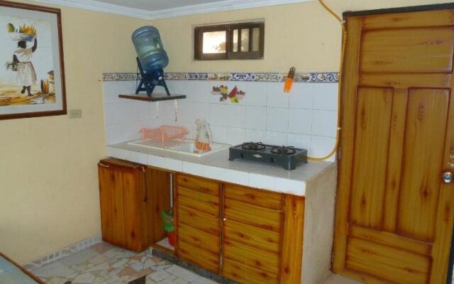 Yellow Moon Guesthouse  Apartments