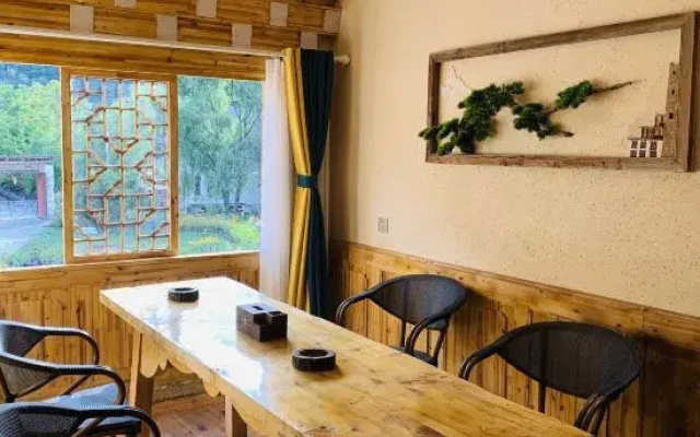 Danba yunshangzangjia Resdrt Hotel
