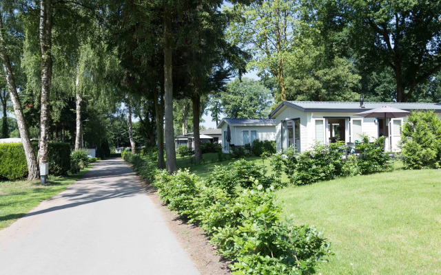 Nice chalet with microwave, Wageningen at 3.5 km.