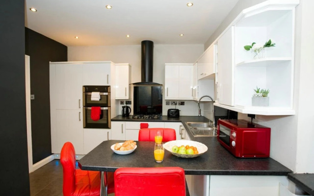 Gardens View - Large 2 Bedroom Apartment