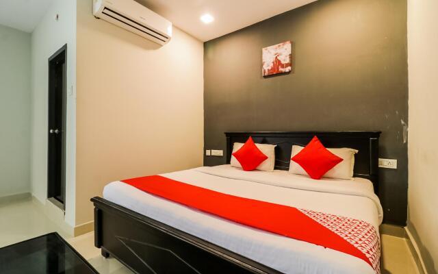 OYO Flagship 22450 Our Palace