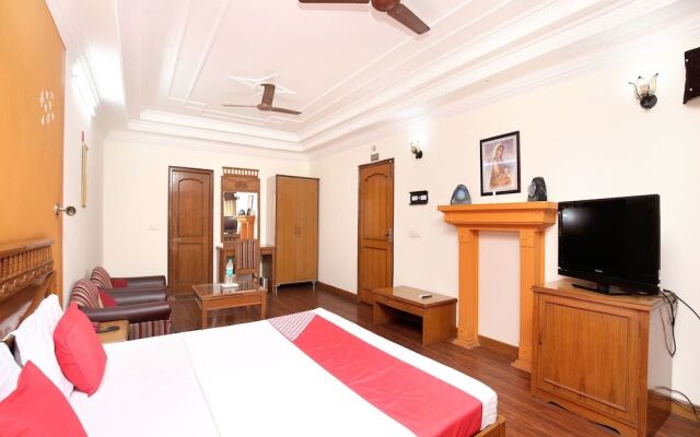 OYO 16376 Hotel Paras