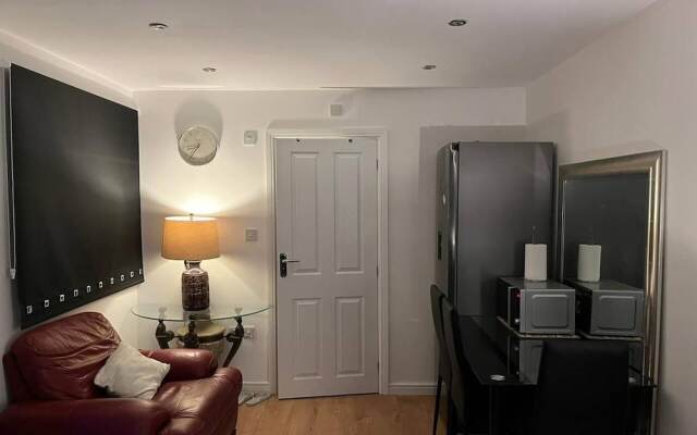 Remarkable 1-bed Studio in Staines - Surrey