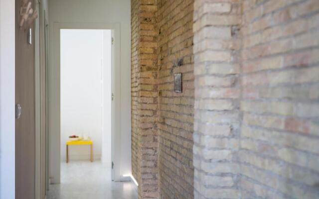 Singularstays Roger De Flor