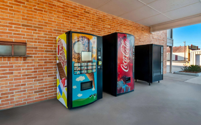 Super 8 by Wyndham Pleasanton