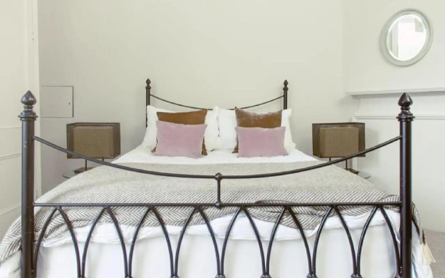Ramsay Gardens - Grand 4-Bedroom Apartment Next To Castle