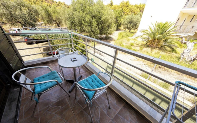 Salonikiou Beach Deluxe Apartments