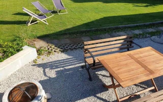 Huge BBQ Garden, Spacious Flat, AC, Free Parking 1