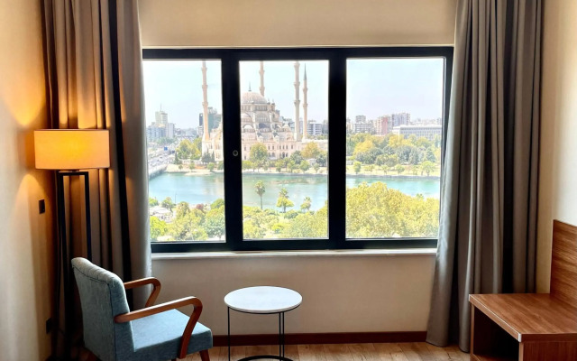 Turkmen Riverside Hotel