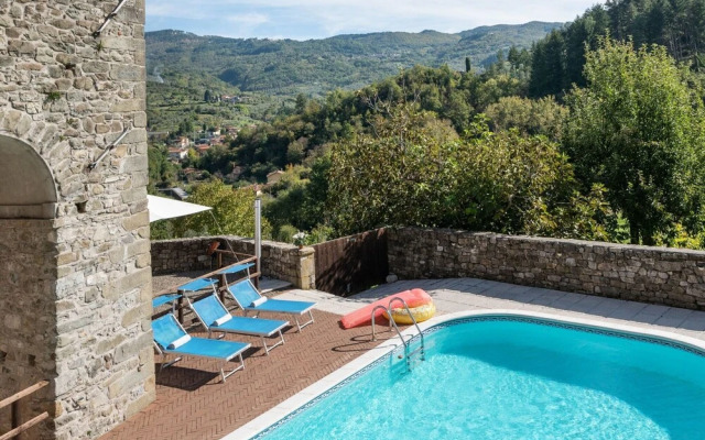 A Charming Stay in Casola in Lunigiana