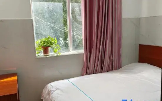 Xinxian Huixin Supermarket Business Hotel