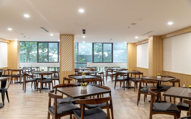 Seven Seas Hotel and Apartment