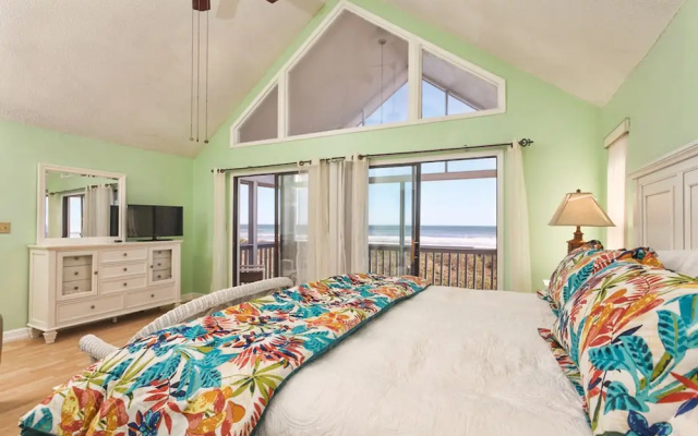 White Sand Beach House by Vtrips