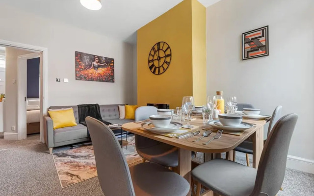 Sleeps 6 - Fast Wifi - Parking