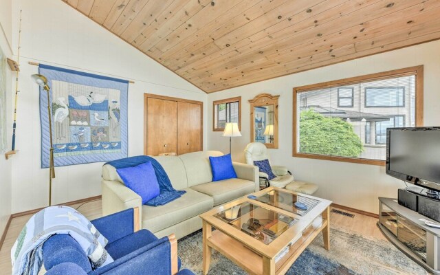 Beachfront Whidbey Island Home + Apartment!