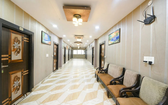 Fabhotel Royal Mountain