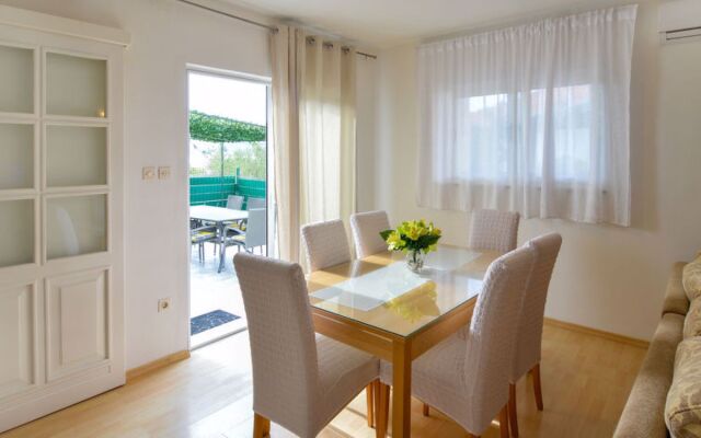 Apartment Klarić Ammoudi 25978