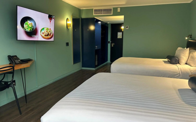 Naumi Auckland Airport Hotel 